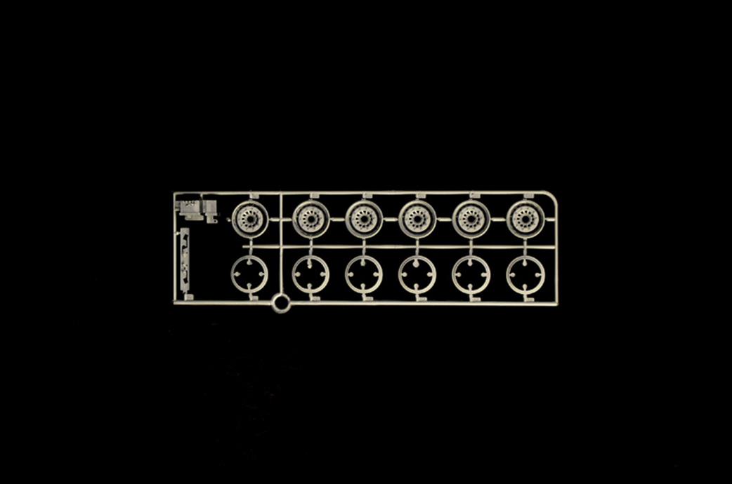 3929-Sprue2