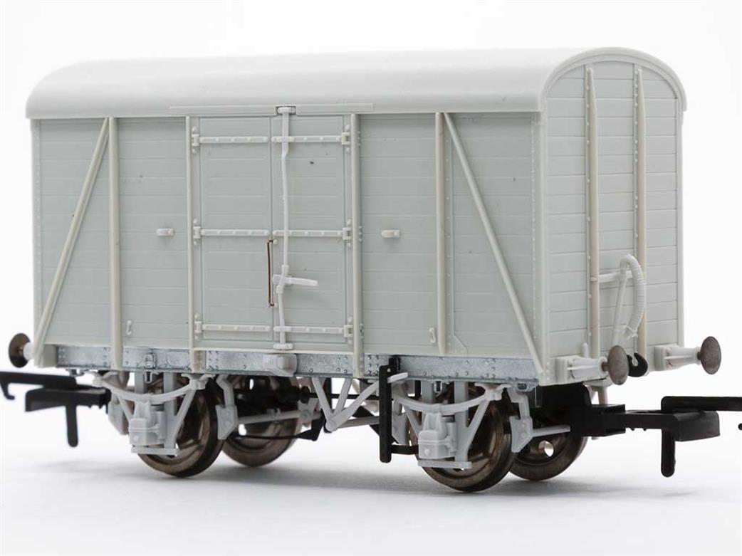 Accurascale OO gauge SR D1479 banana van