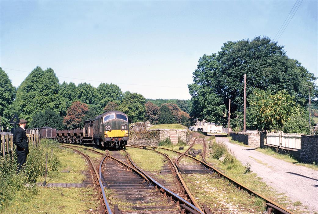 D6319 shunting Marsh Wharf sidings