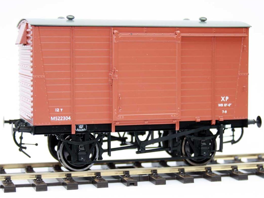 Dapol O gauge vacuum braked ventilatd box van br bauxite