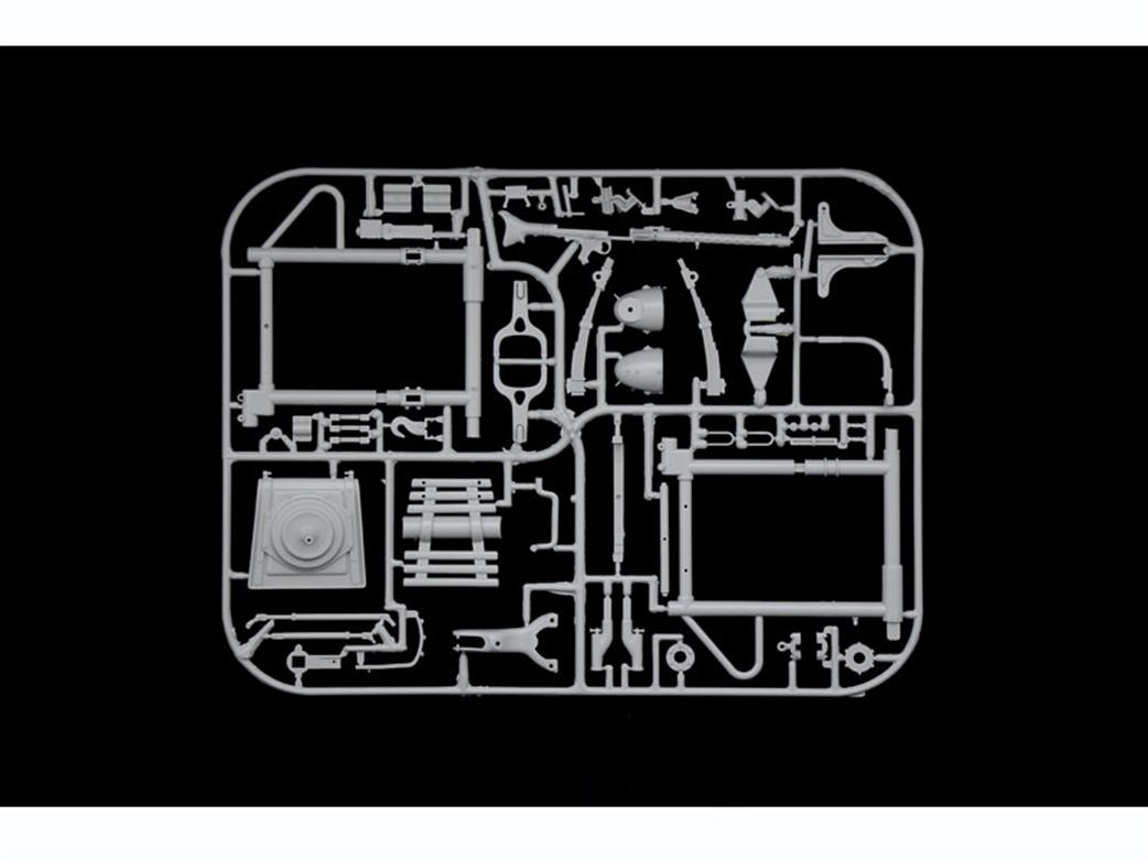 Italeri 7406 Sprue 2