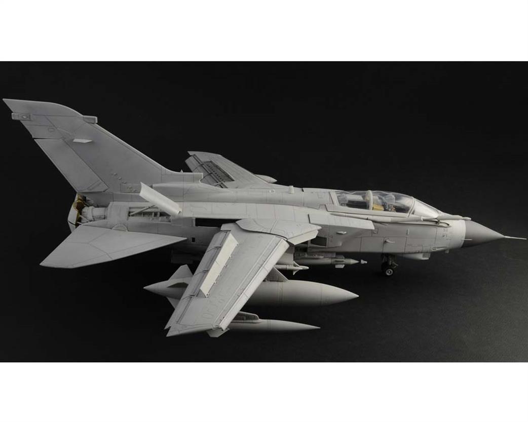 Italeri 2513 Side On