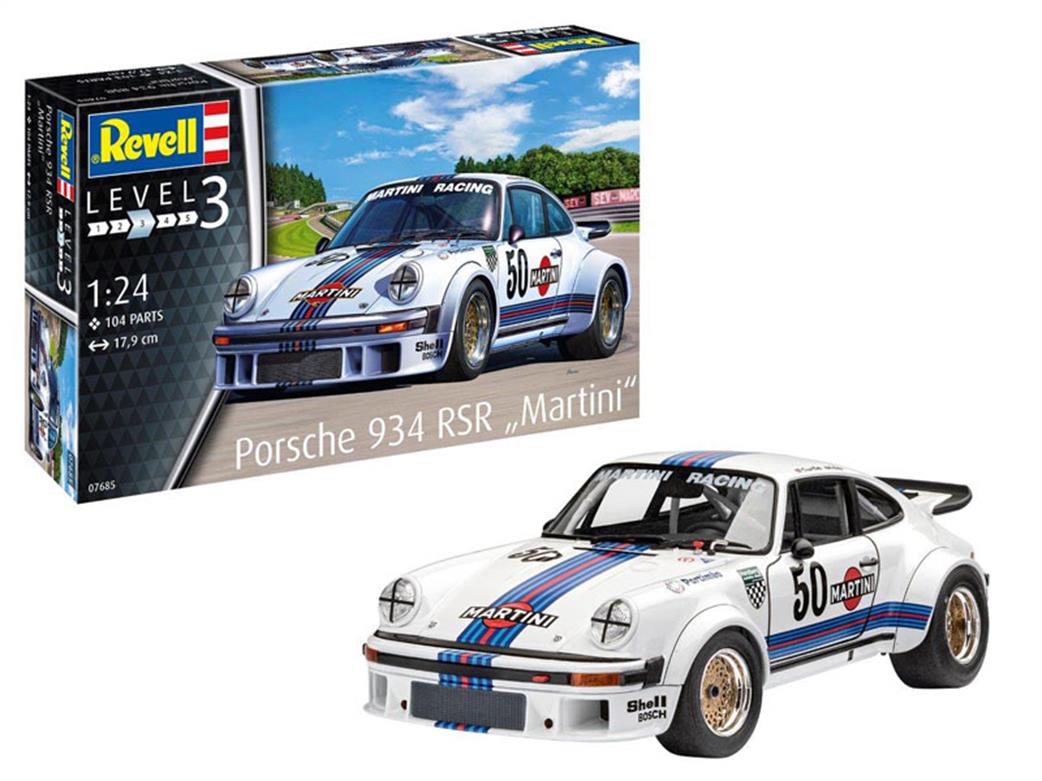 Revell 07685 Model & Box