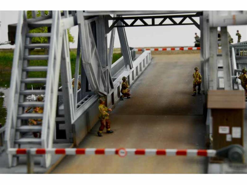 Italeri 6194 Bridge Road