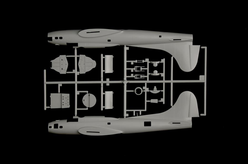 Italeri 1487 USAF B-17F Flying Fortress
