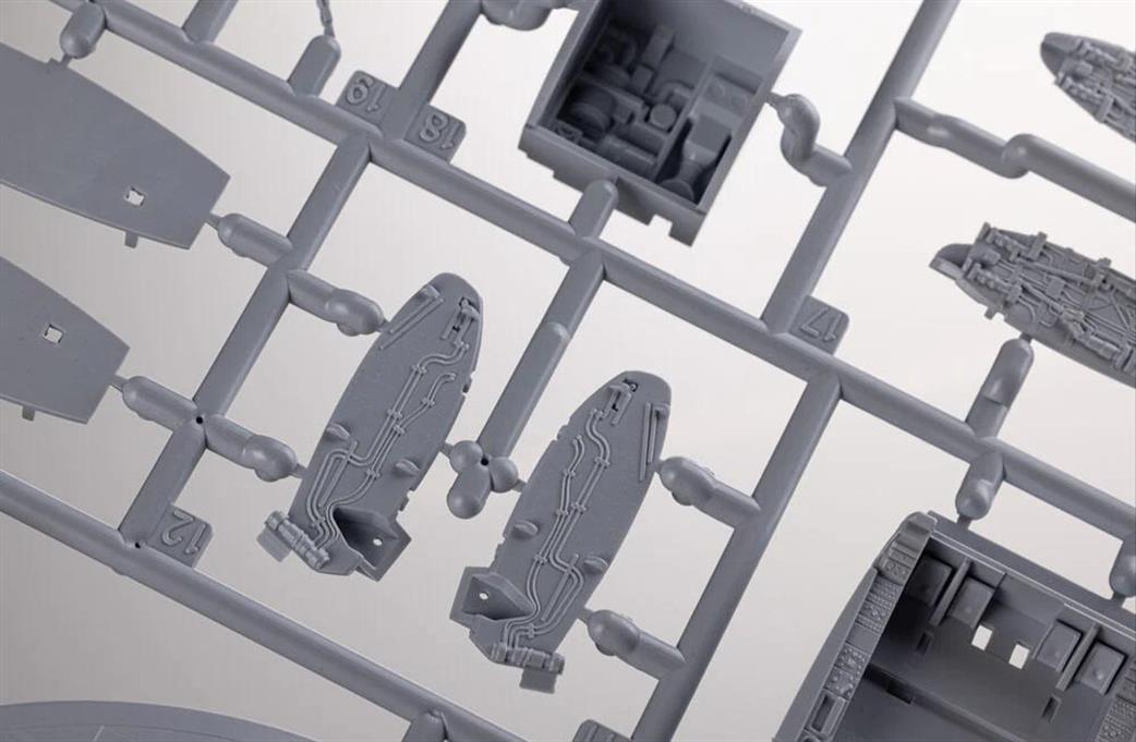 Heller 82300 E-2C Hawkeye