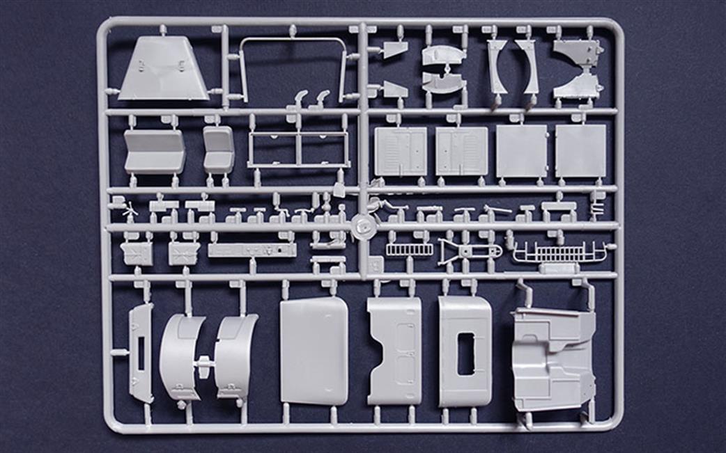 Roden 811 Sprue 1