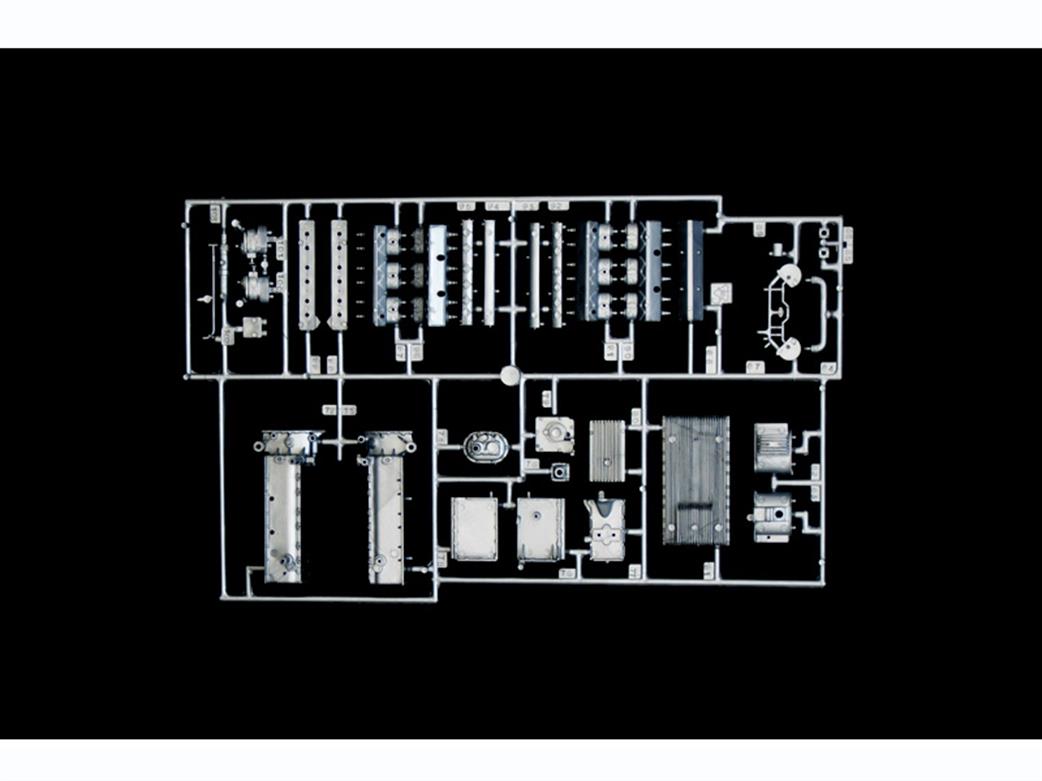 Italeri 4702 Sprue 7