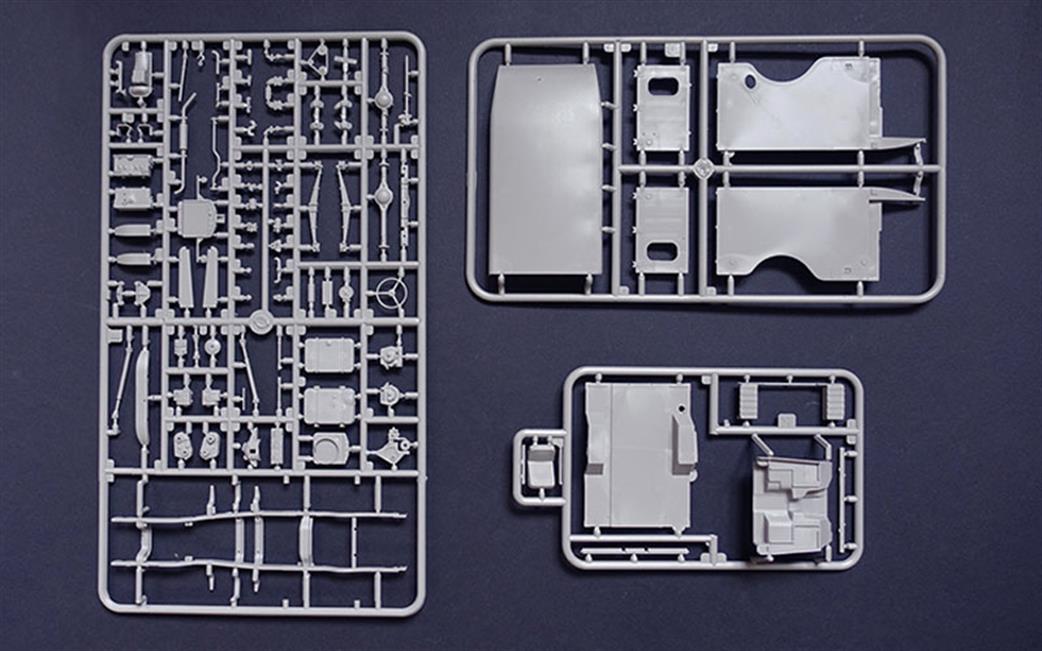 Roden 811 Sprue 4