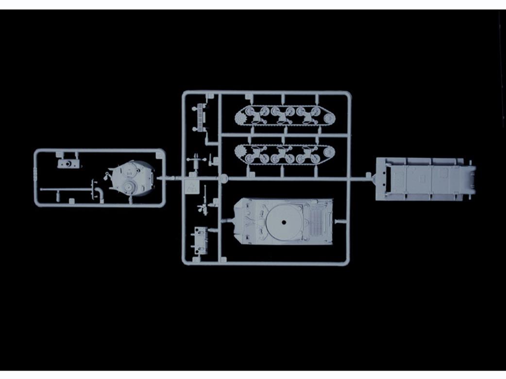 Italeri 6113 Shermans