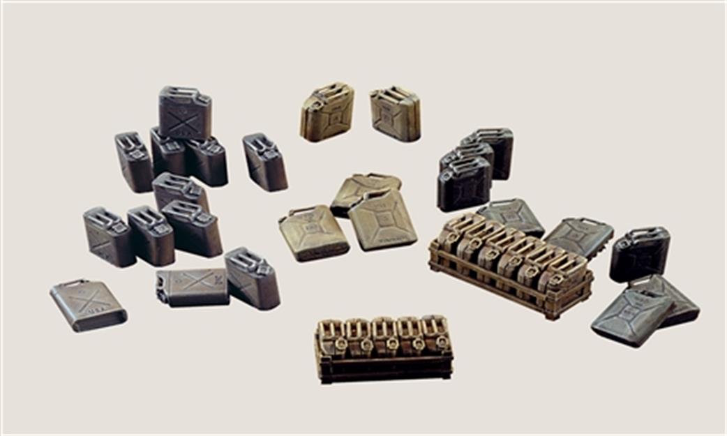 Italeri 1/35 402 Jerrycans