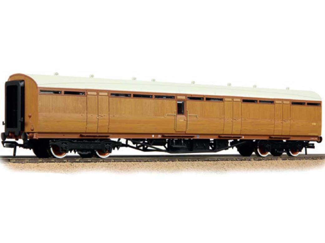 Bachmann OO 34-360A BR ex-LNER 63ft Thompson BG Full Brake E15E Teak Effect