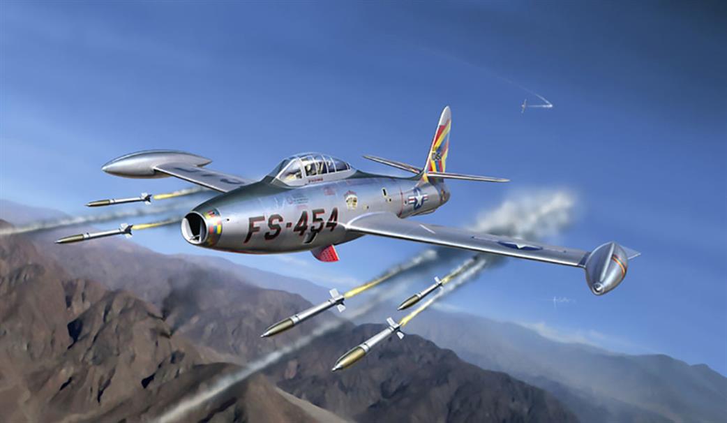 Italeri 1/72 1321 F-84G Thunderjet Fighter-Bomber plastic kit