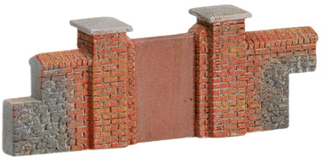 Hornby OO R8979 Brick Walling Gates and Piers From Skaledale