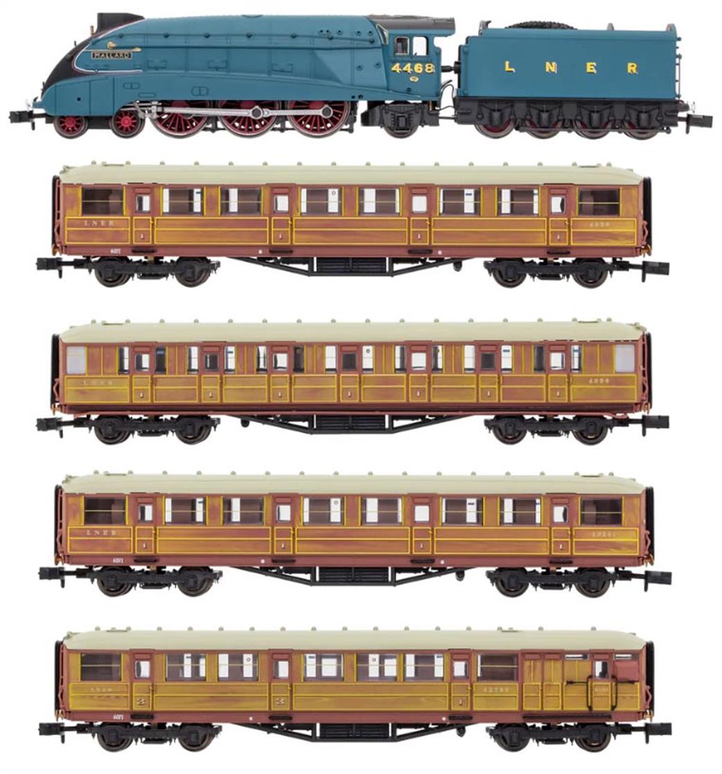 Dapol N 2S-008-016 LNER Mallard Train Pack 4468 Mallard Garter Blue 4 Gresley Coaches Teak