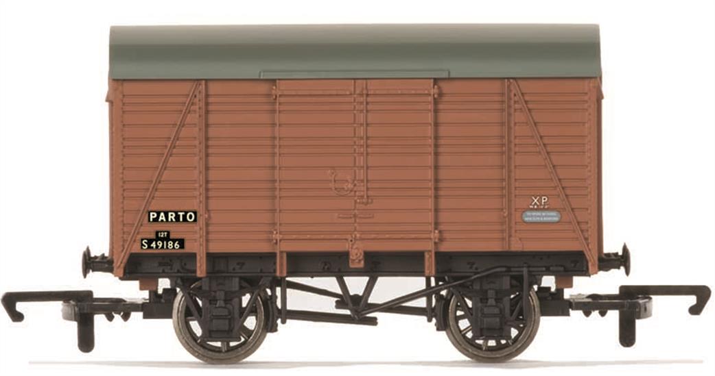 Hornby OO R60102 BR S49486 PARTO Ventilated Box Van