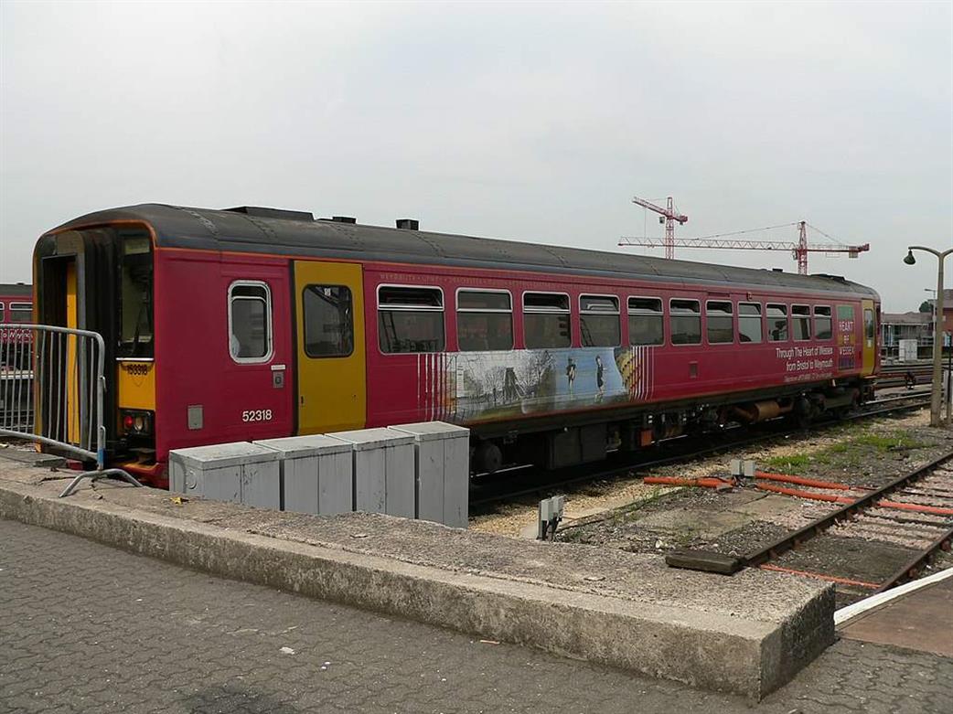 Dapol N 2D-020-006 Wessex Trains 153318 Class 153 Single Car Heart of Wessex Pink Livery