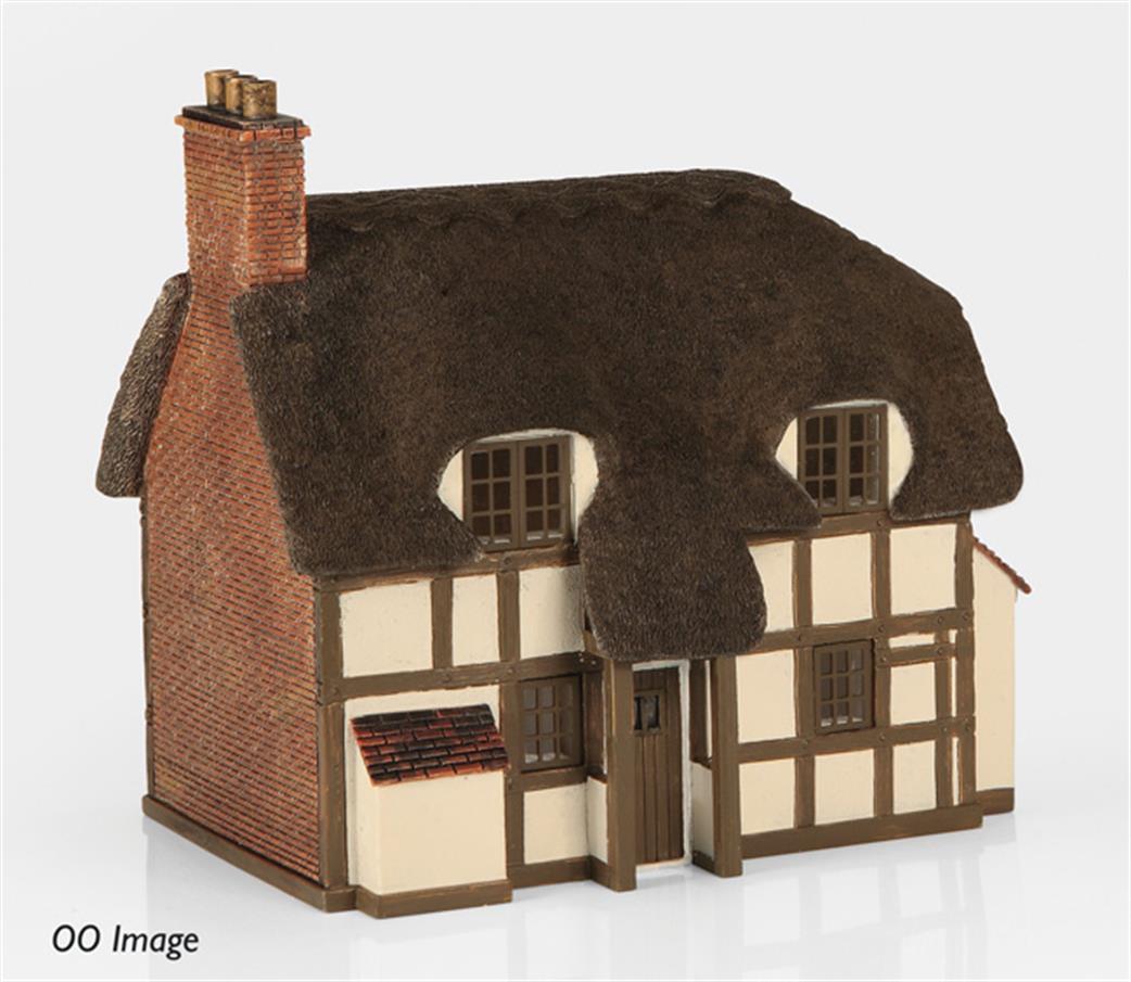 Graham Farish N 42-0019 Thatched Cottage