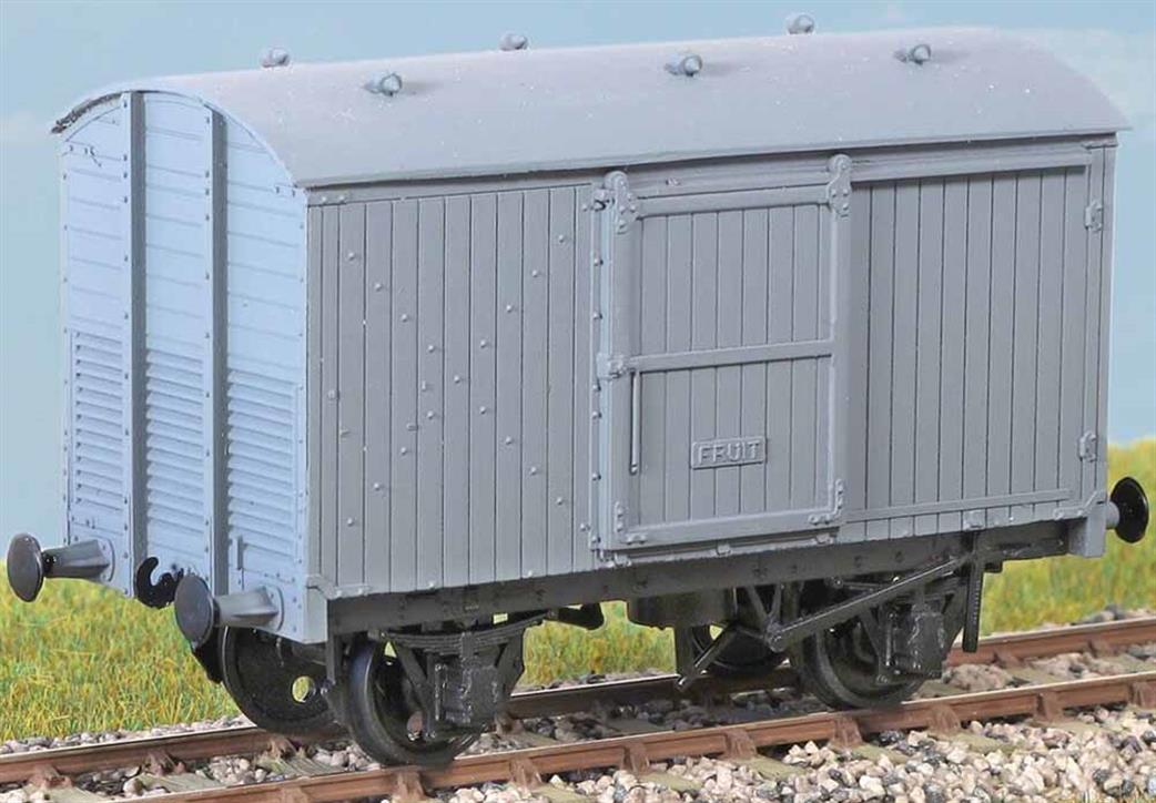 Parkside Kits OO PC62 LNER 12-Ton Covered Fruit Van Kit