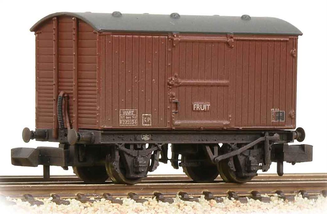 Graham Farish N 377-986A BR 12-Ton LNER Design Fruit Van BR Bauxite Late