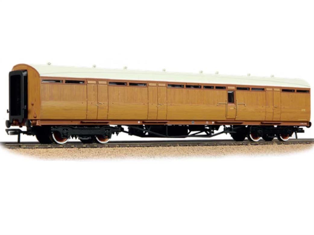 Bachmann OO 34-360 BR ex-LNER 63ft Thompson BG Full Brake E17E Teak Effect