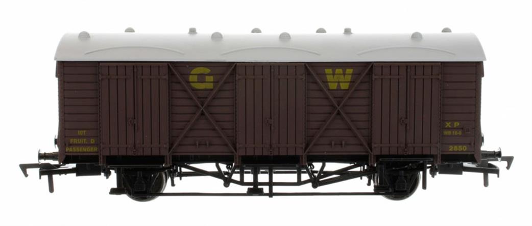 Dapol OO 4F-014-027 GWR 2871 Fruit D Express Fruit Van Brown with Shirtbutton Monogram Logo