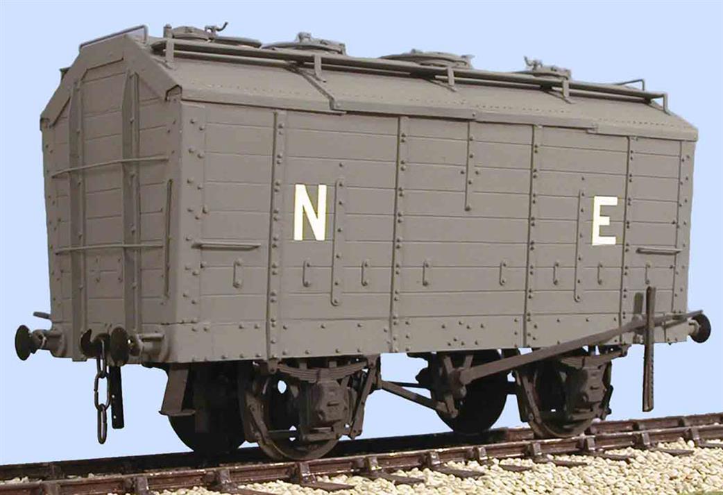 Slaters Plastikard O Gauge 7042A LNER Bulk Alumina Covered Hopper Wagon Plastic Model Kit