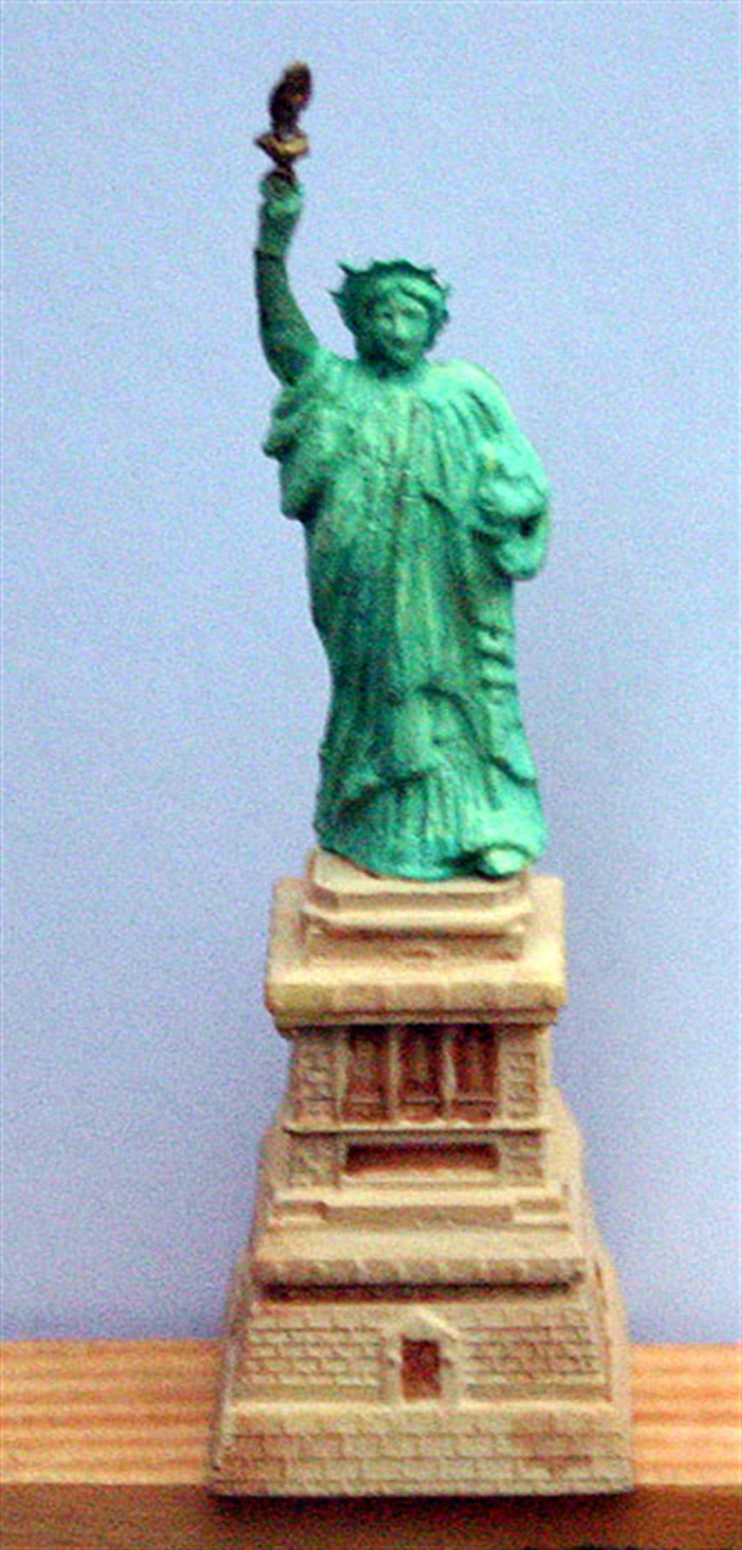 Coastlines 1/1200 CL-Triang1 Statue of Liberty Triang replica model