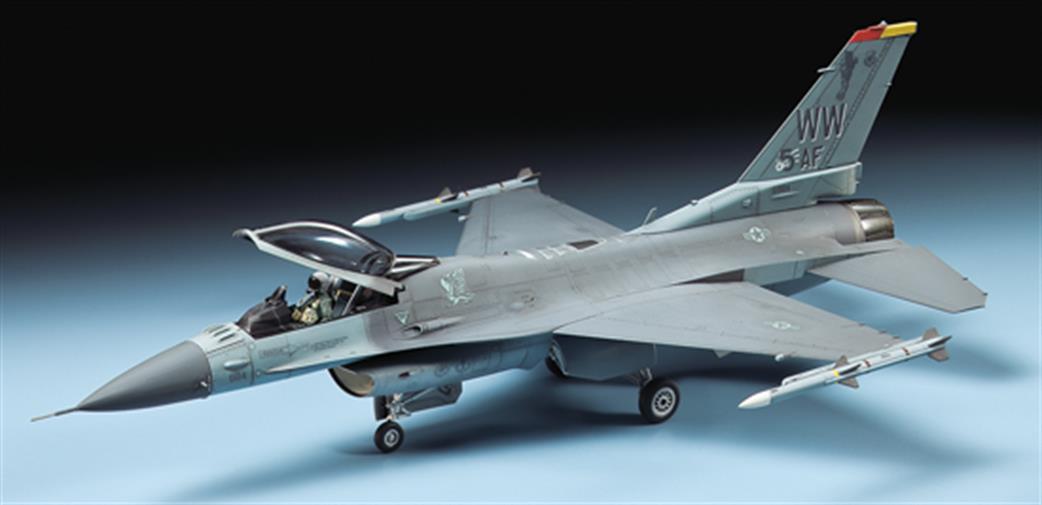 Tamiya 1/72 60786 Lockheed Martin F16CJ Block 50 Fighting Falcon