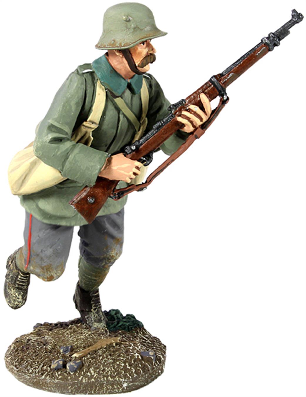 WBritain 1/30 23056 1916-18 German Infantry Figure Running with Grenade Bag No.1