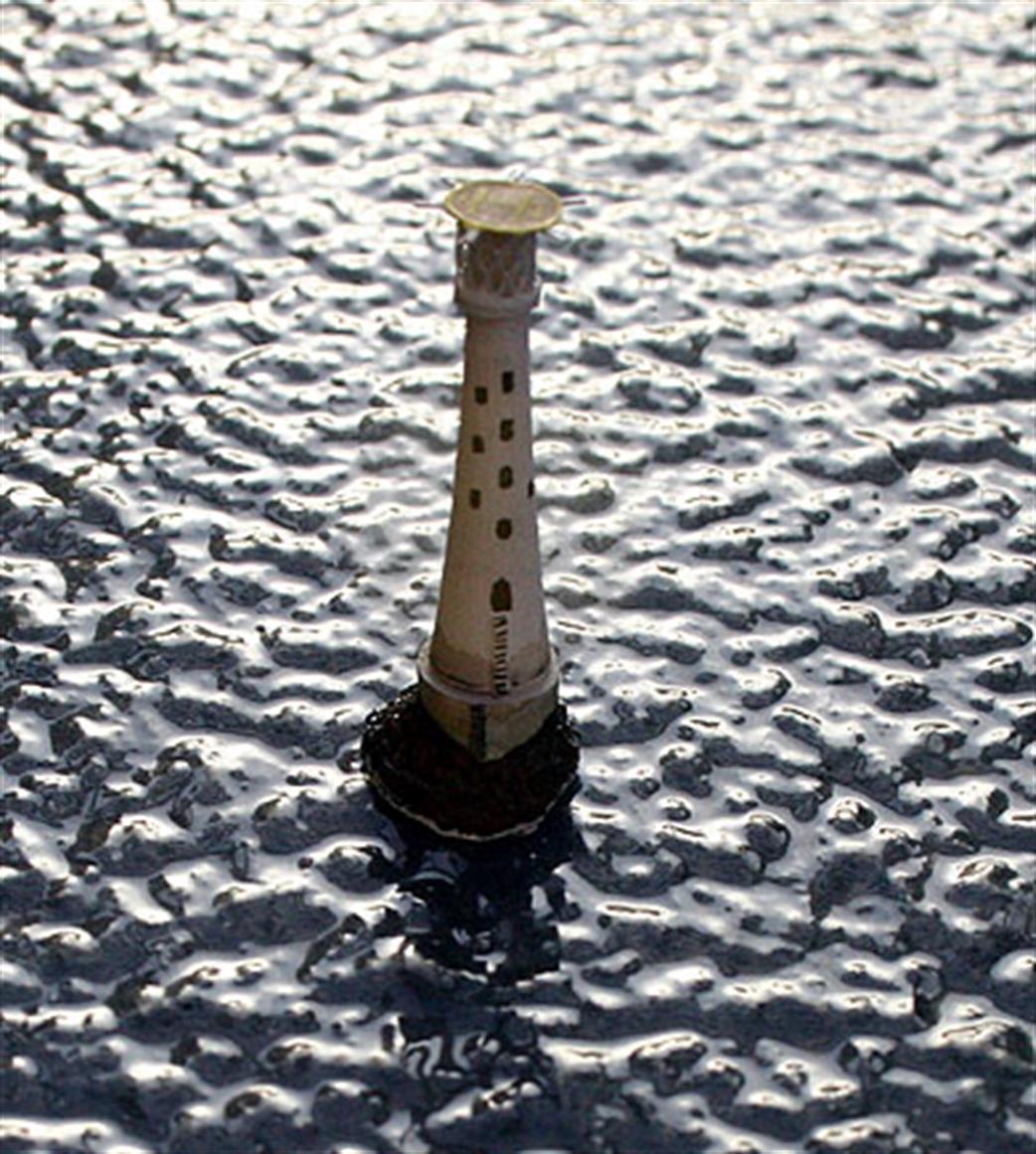 Coastlines 1/1250 CL-L06a Bishop Rock lighthouse with helipad (1992 on)