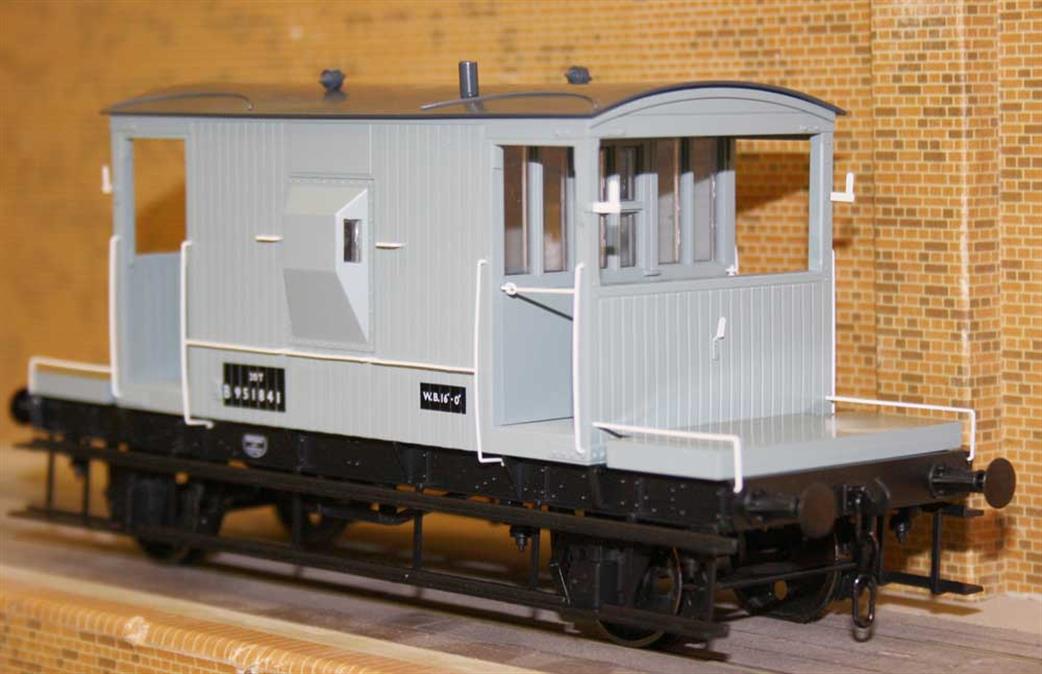 Dapol O Gauge 7F-200-016 BR Standard 20 Ton Goods Brake Van B951509 Grey Livery RTR