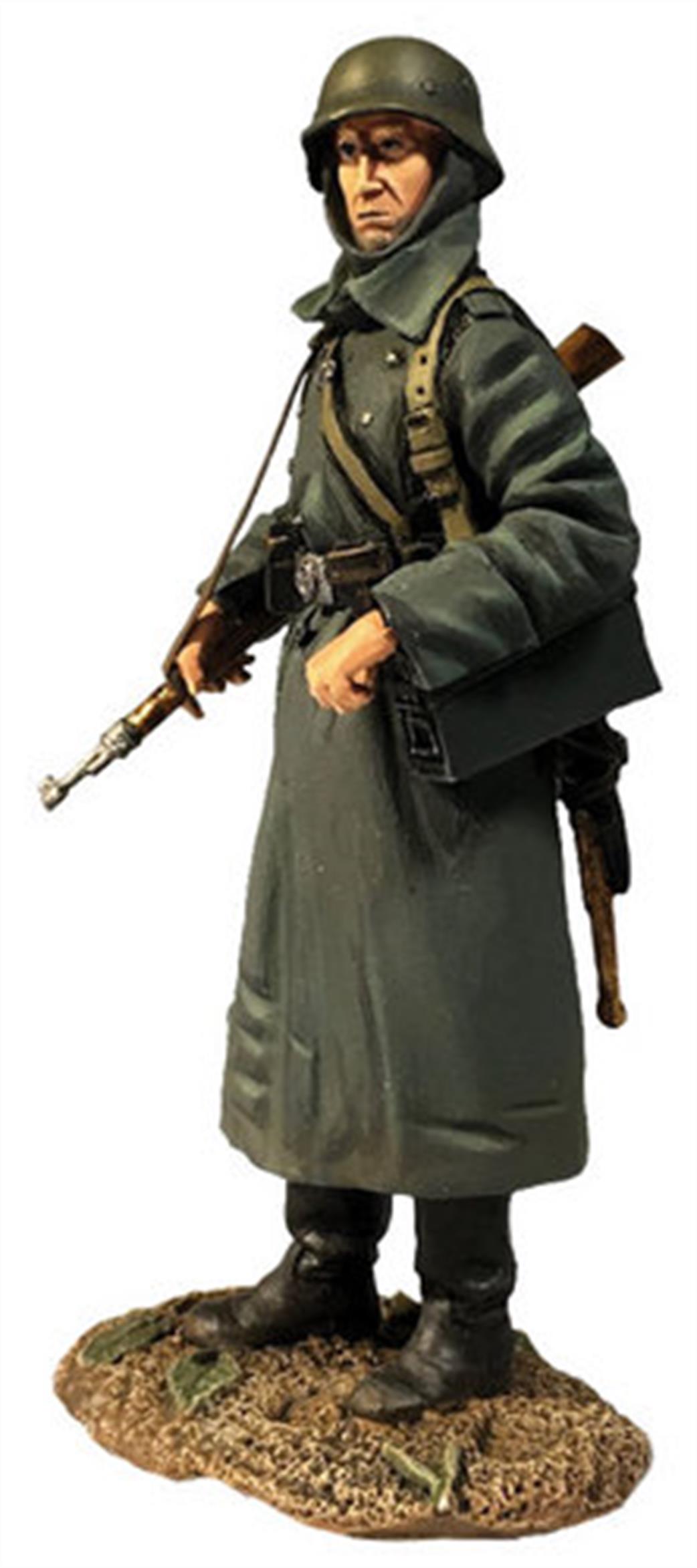 WBritain 1/30 25077 German Soldier Volksgrenadier with Ammo Can WW2 Figure