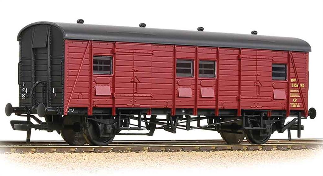 Bachmann OO 39-526A BR Southern Passenger Luggage Van Crimson