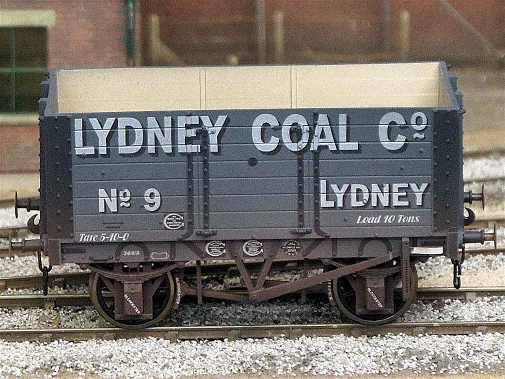 Dapol O Gauge 7F-072-002W Lydney Coal Company RCH 1887 7 Plank Wagon 9 Weathered