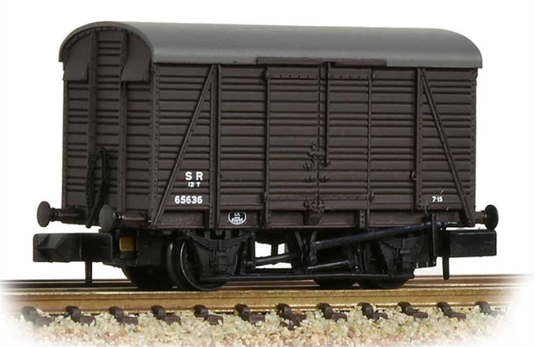 Graham Farish N 377-430 SR 12-ton Box Van 2+2 Planks Southern Goods Brown