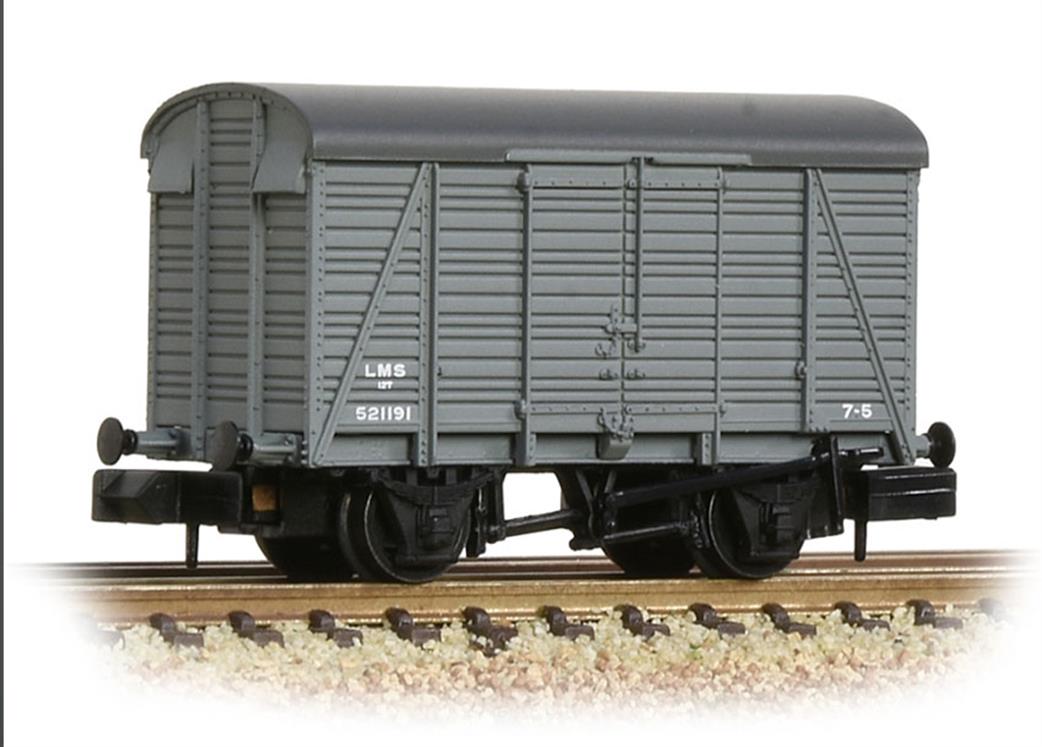 Graham Farish N 377-431 LMS 12-ton SR Type Box Van 2+2 Planks Grey