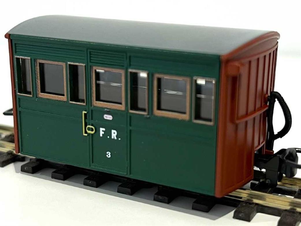 Peco OO9 GR-557A Festiniog Railway Third Class 4 wheel Bug Box Coach 3 Col.Stephens Green