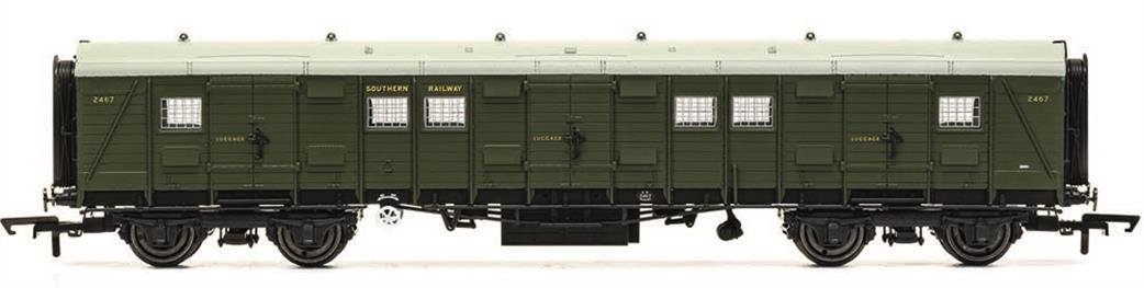 Hornby OO R60090 SR Gangwayed Luggage Van 2467 Olive Green Livery