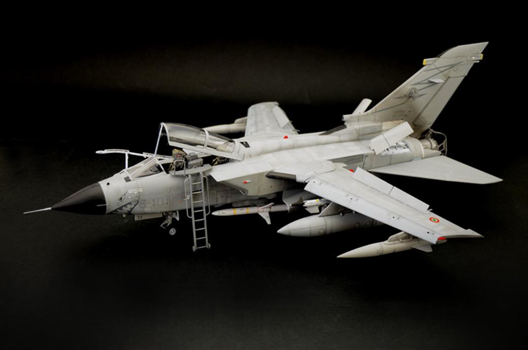 Italeri 1/32 2517 Tornado IDS / ECR Aircraft Kit