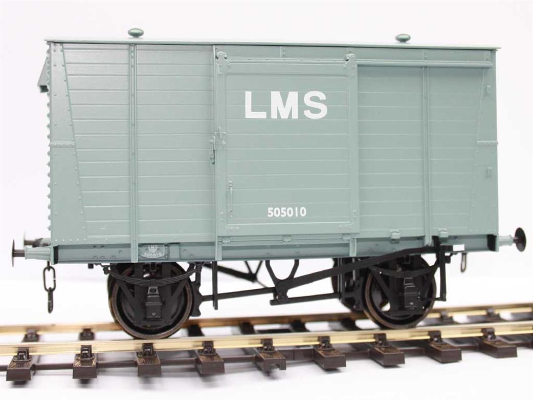 Dapol O Gauge 7F-065-001 LMS 505010 12ton Horizontally Planked Box Van LMS Grey RTR