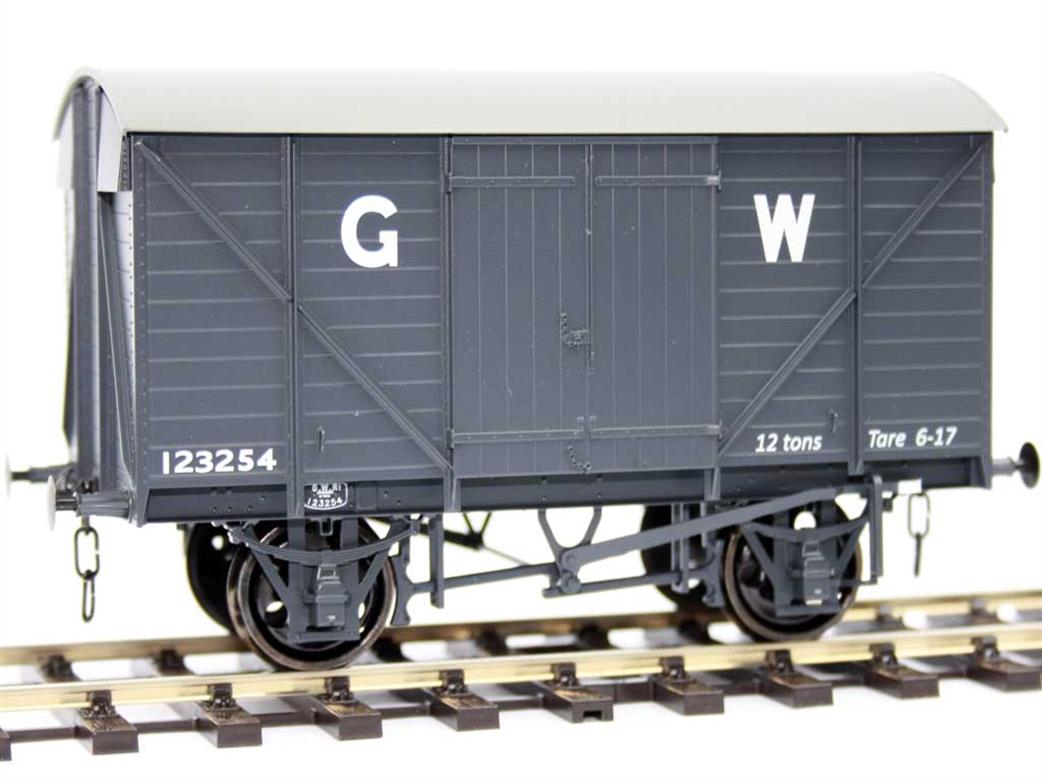 Dapol O Gauge 7F-066-001 GWR 123254 12ton RCH Ventilated Box Van GWR Grey