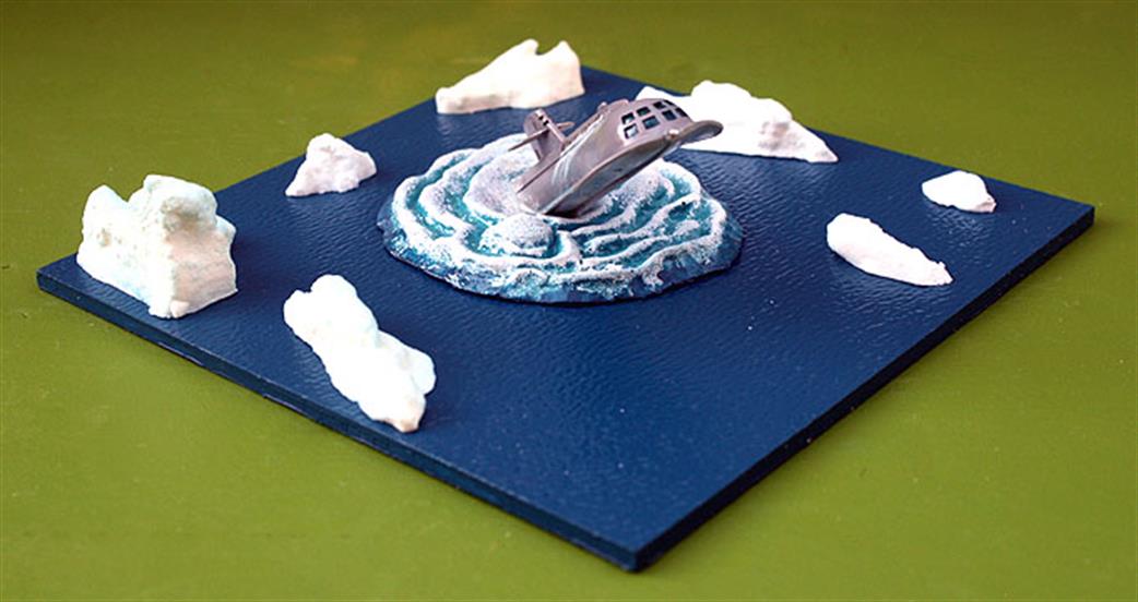 Future Fleets Models 1/1200 FF002 Seaview surfacing at the North Pole amid melting icebergs