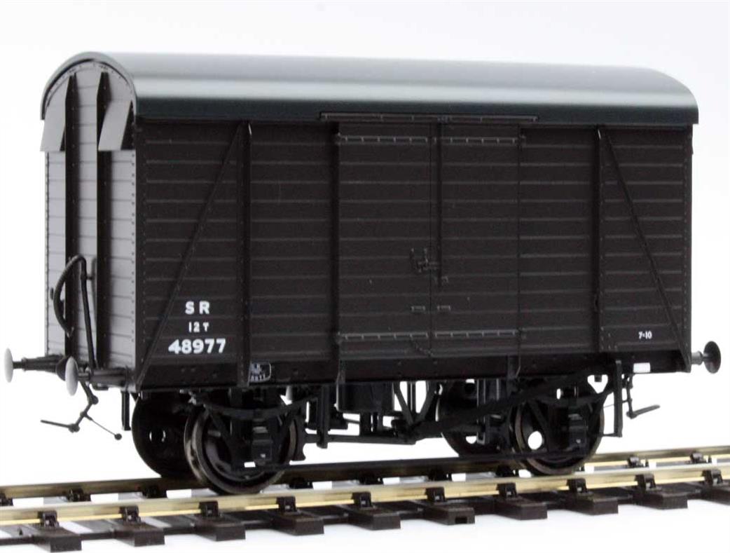 Dapol O Gauge 7F-069-001 SR 48977 12ton Ventilated Box Van Lynes Roof SR Brown