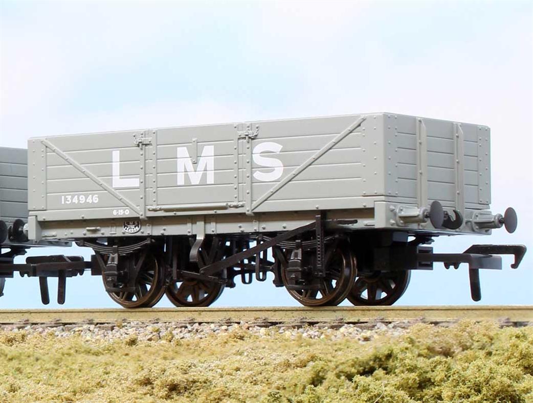 Rapido Trains OO 937003 LMS 134946 DIagram 1666 5 Plank Open Wagon LMS Grey Large Lettering