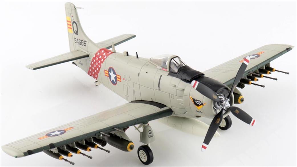 Hobby Master 1/72 HA2921 Douglas A-1H AD-6 Skyraider VNAF 1963 Diecast Aircraft Model