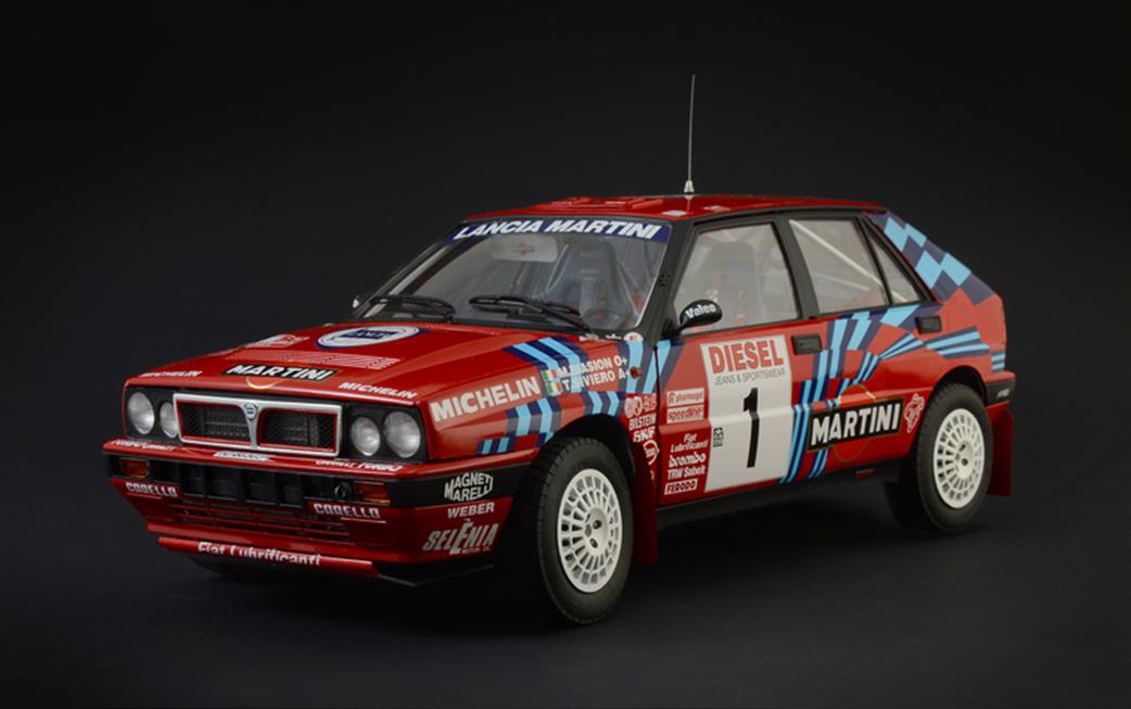 Italeri 1/12 4712 Lancia Delta HF Integrale 16V San Remo 1989 Rally Car Model Kit