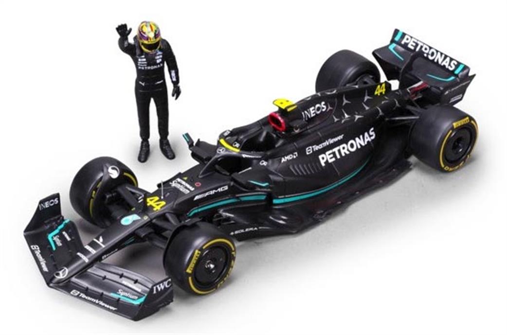 Burago 1/24 B18-28037 F1 2023 Mercedes Benz W14 #44 Hamilton With Driver Figure