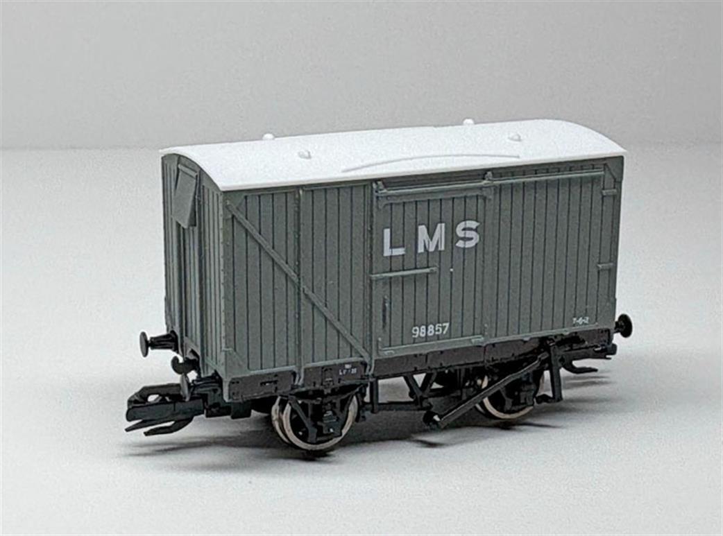 Peco TT:120 TTR1301M LMS 98857 RTR Van