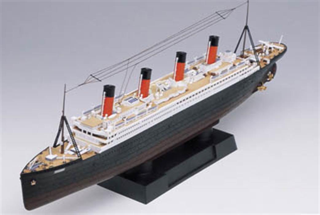 Academy 1/700 14220 R.M.S Titanic with LED set